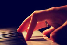 东亚际足球赛事的最新比分情报