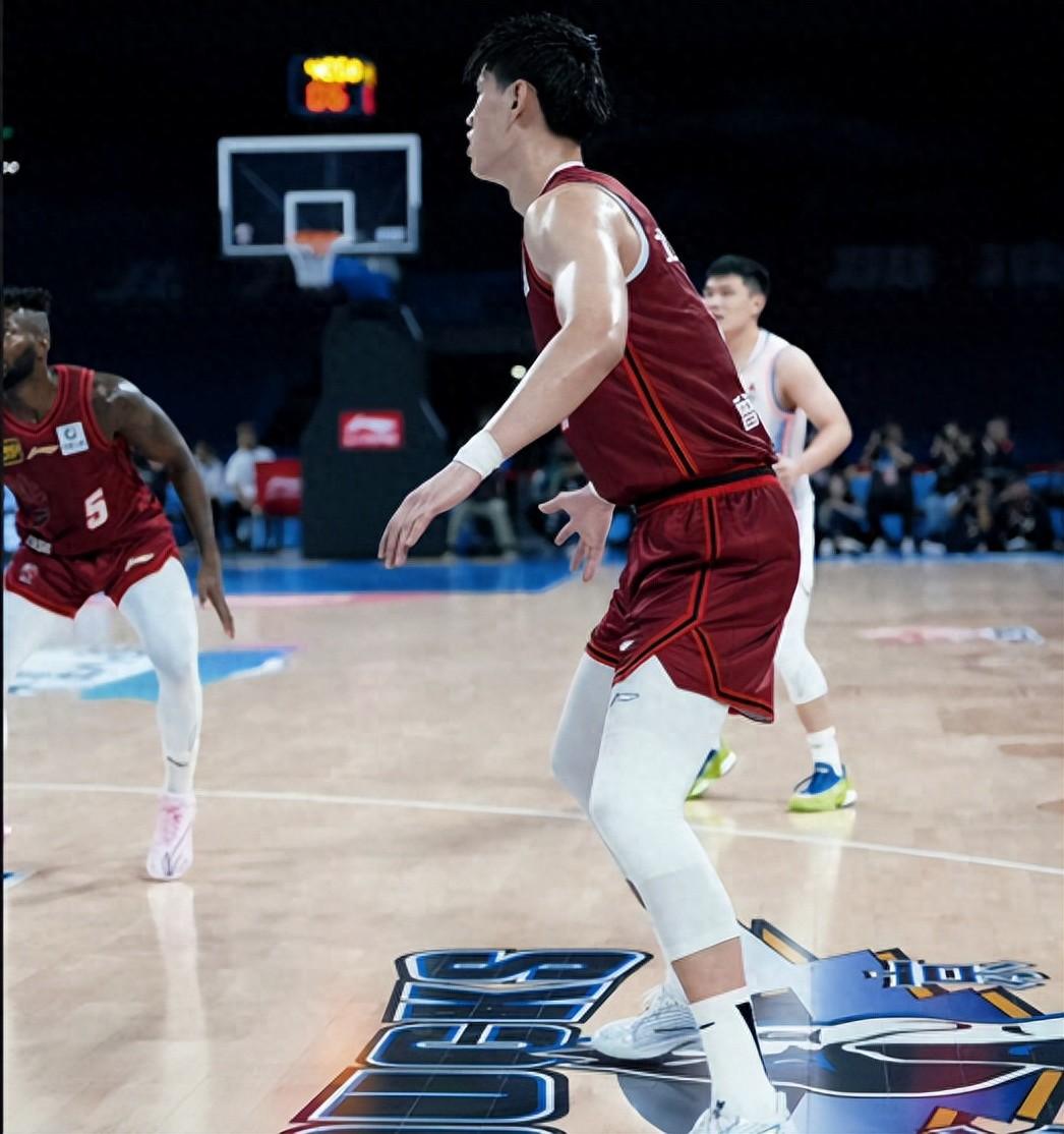 世俱杯足球-包含四川男篮主场告捷，豪取五连胜势不可挡的词条