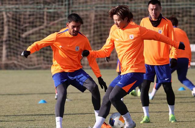 国际足联世俱杯-关于球队士气高涨欲进一步晋级，比赛意义重大胜负难分的信息